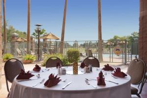 Hotel Embassy Suites Phoenix - Scottsdale