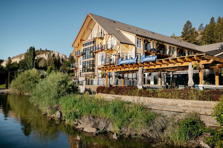 Hotel Summerland Waterfront Resort
