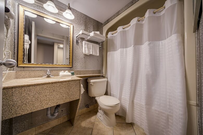 Hotel Monte Carlo Inn Vaughan Suites