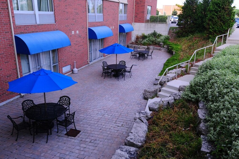 Hotel Monte Carlo Inn Vaughan Suites