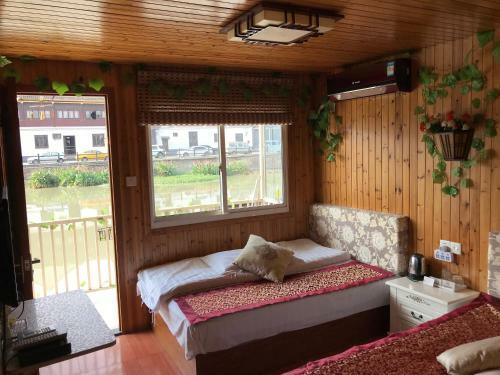 Wuzhen Spring Family Inn