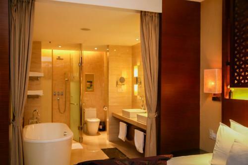 Hotel Golden Bay Resort