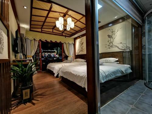 Hostal Lqj Riverside Guest House