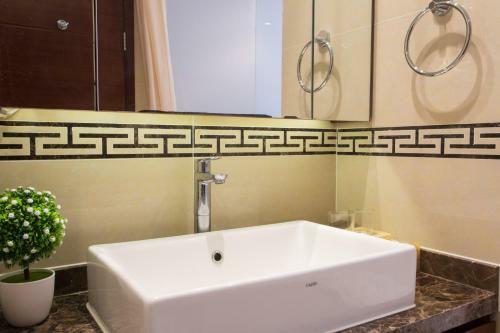 Qingdao Jinshan We+ Holiday Apartment ?wusi Square?