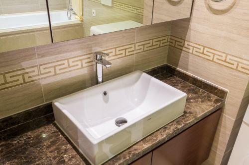 Qingdao Jinshan We+ Holiday Apartment ?wusi Square?