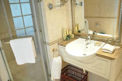 Qingdao Jinshan We+ Holiday Apartment ?wusi Square?