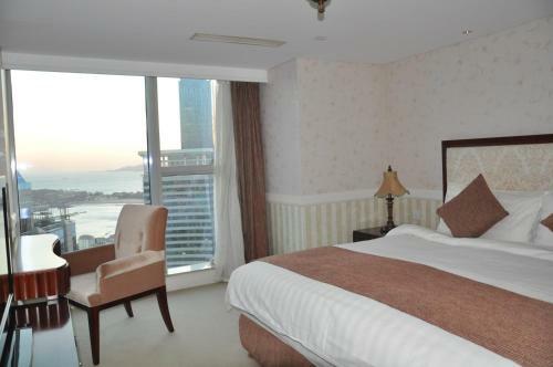 Qingdao Jinshan We+ Holiday Apartment ?wusi Square?