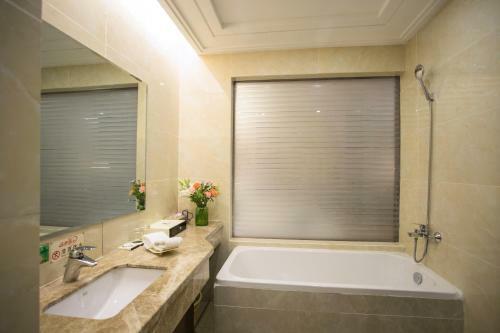 Dunhuang Hua Xia International Hotel