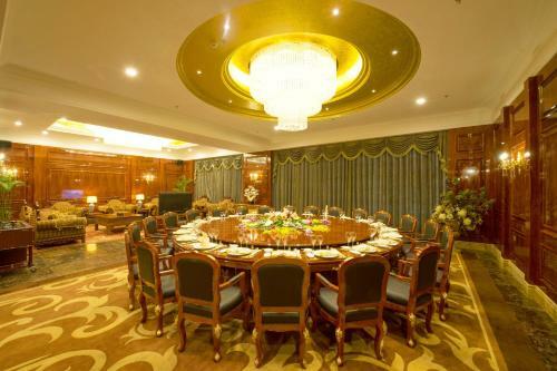 Huachen International Hotel