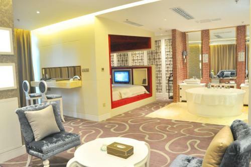 Huachen International Hotel
