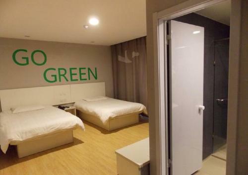 Posada Motel Qingdao Licang Square