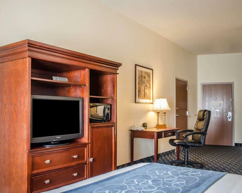 Hotel Comfort Suites At Eglin Air Force Base