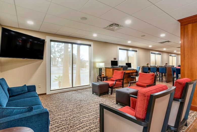 Hotel Comfort Suites At Eglin Air Force Base