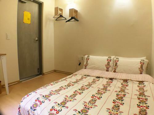 Hostal J Garden House