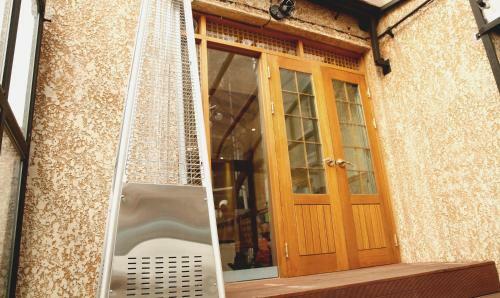 Hostal J Garden House
