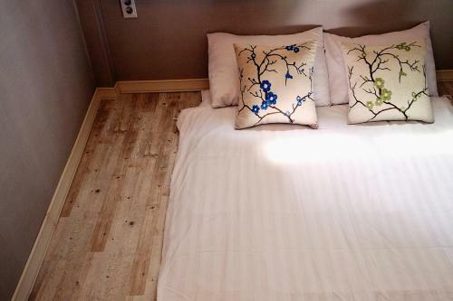 Hostal Daemyung Guesthouse
