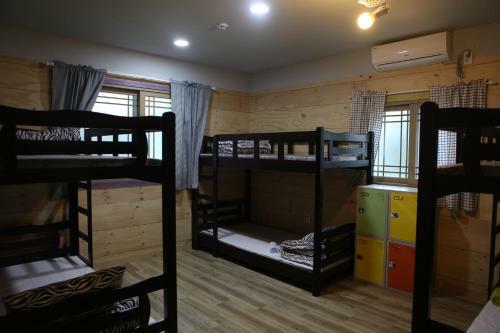 Hostal Basecamp Guesthouse