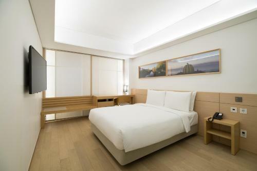 Golden Tulip M Hotel