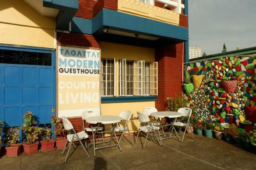 Country Living Hostel - Tagaytay Center