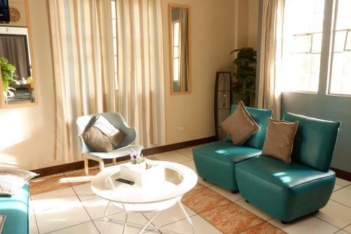 Country Living Hostel - Tagaytay Center