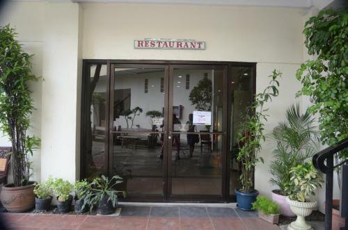 Hotel Reyna's The Haven & Gardens