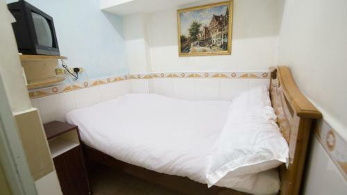Hostal Happy Land Guesthouse