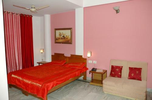 Hotel Madhav Palace