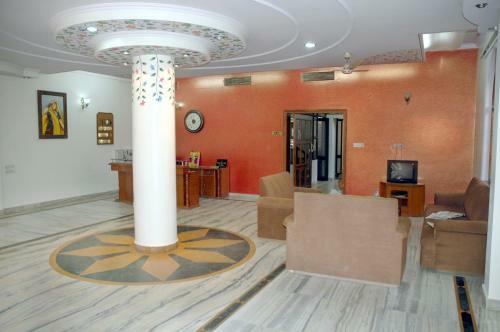 Hotel Madhav Palace