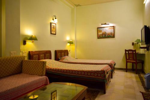 Hotel Arya Niwas