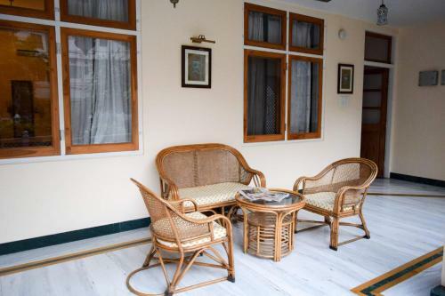 Hotel Arya Niwas