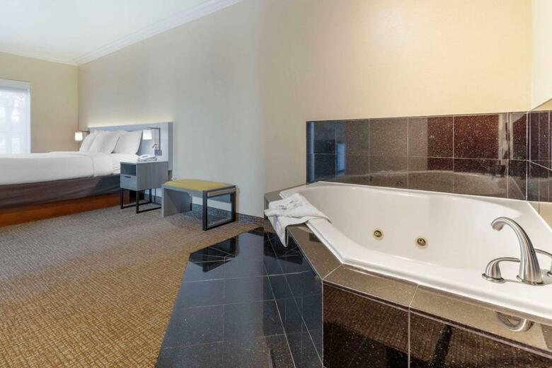Hotel Comfort Suites Marina