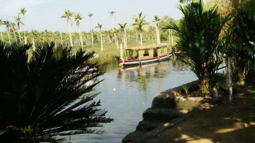 Hotel Kayaloram Resort