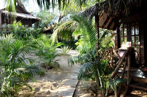 Hostal Little India Beach Cottages