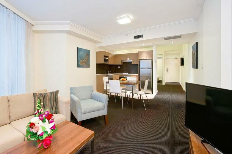 Hotel Quest World Square