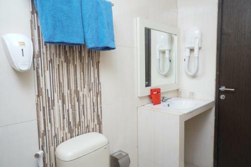 Hostal Reddoorz Plus @ Cihampelas 3