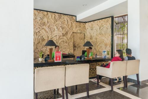 Hotel Zen Rooms Raya Kuta 3