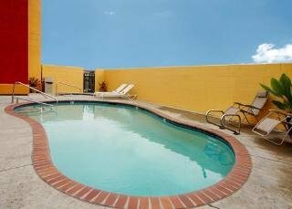 Hotel Comfort Suites - Downtown