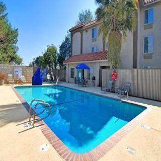 Hotel Comfort Inn & Suites
