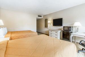 Hotel Rodeway Inn & Suites