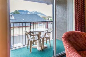 Hotel Rodeway Inn & Suites
