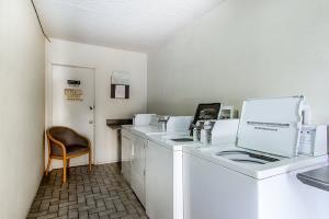 Hotel Rodeway Inn & Suites