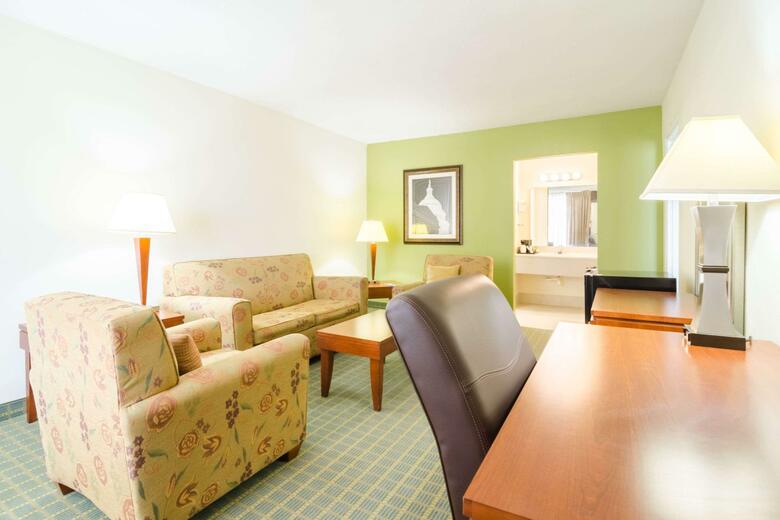 Hotel Quality Inn & Suites