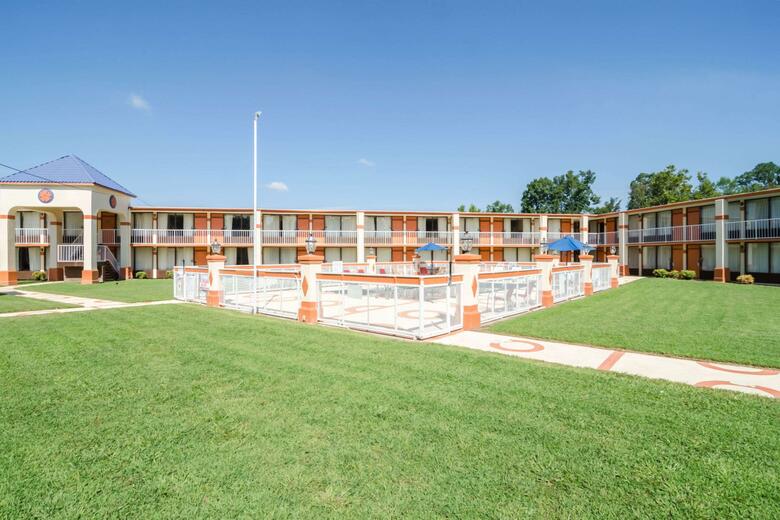 Hotel Quality Inn & Suites