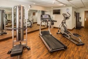 Hotel Comfort Suites At Westgate Mall