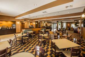 Hotel Comfort Suites At Westgate Mall