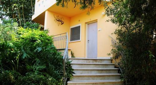 Hostal Arbelit Lodge