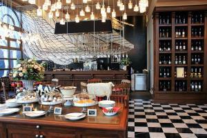 Hotel Woodlands Suites