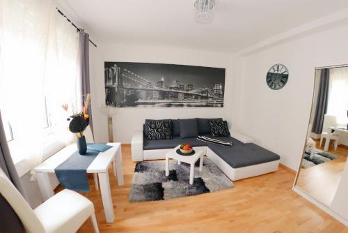 Joe's Apartments - 1030