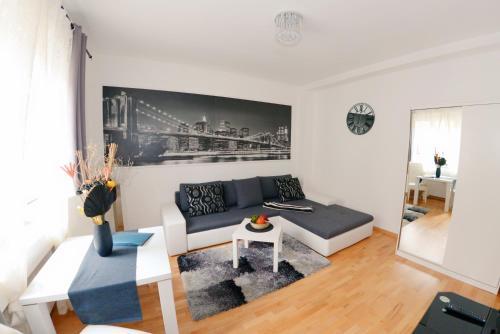 Joe's Apartments - 1030