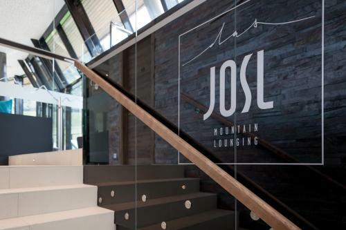 Josl Mountain Lounging Hotel